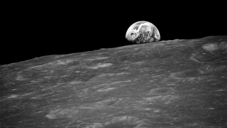 Hallazgo de hielo en la Luna facilita futura exploración humana