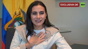 Verónica Abad cuestiona la supervisión de paz en el extranjero mientras Ecuador enfrenta una crisis interna