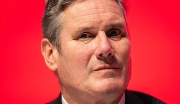 Keir Starmer Prohíbe a Elon Musk Participar en la Política del Reino Unido